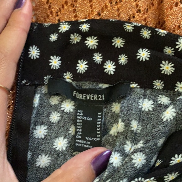forever 21 floral black mini skirt. size medium - Picture 3 of 3